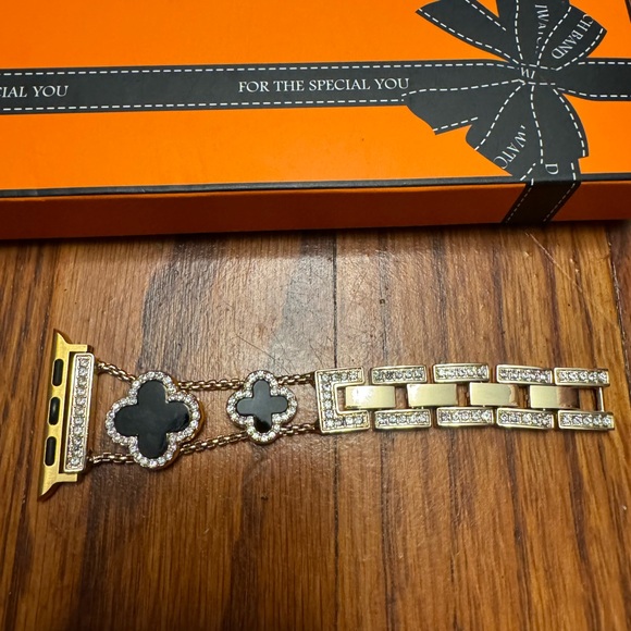 NEW Compatible with Apple Watch Band 41 mm Iwatch Black Silver Clover 7” - Picture 3 of 6